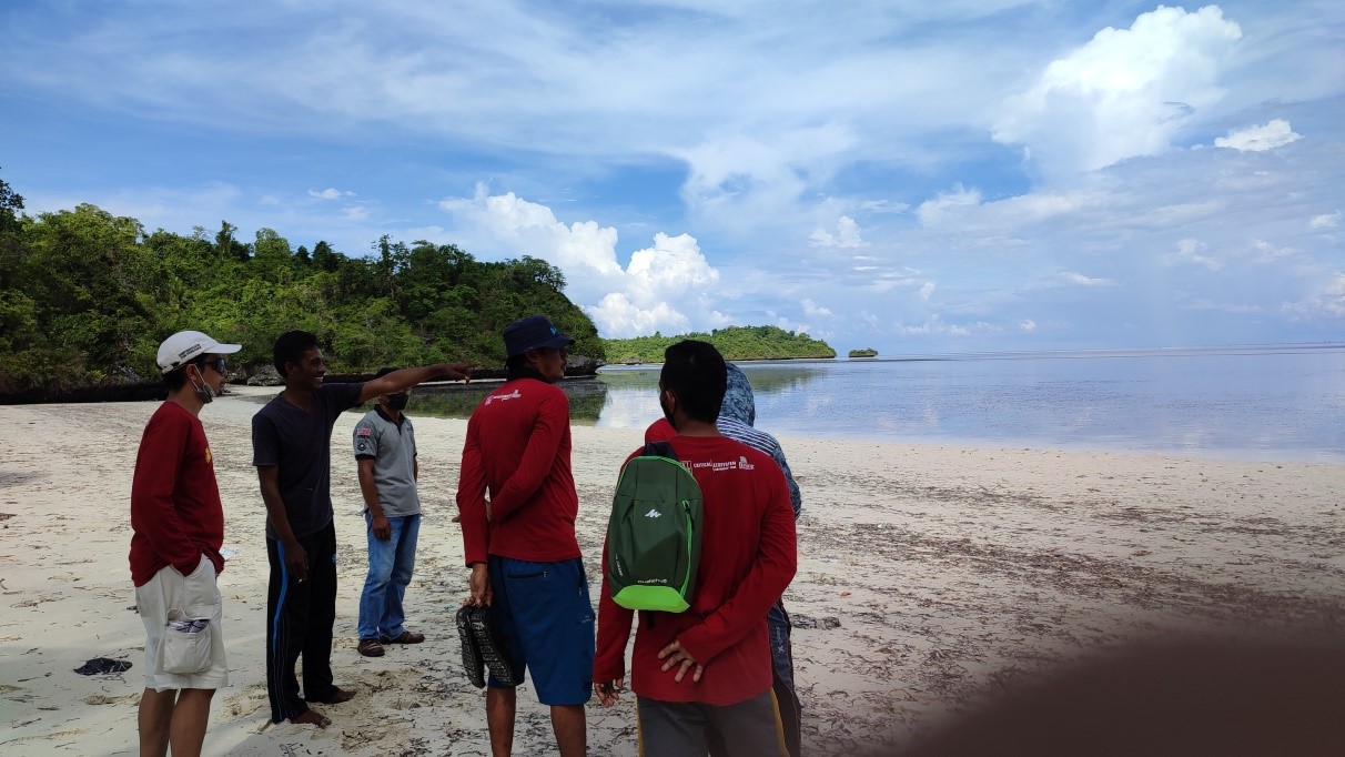 Nelayan Pulau Langkai dan Lanjukang Belajar Tata Kelola Gurita di Wakatobi